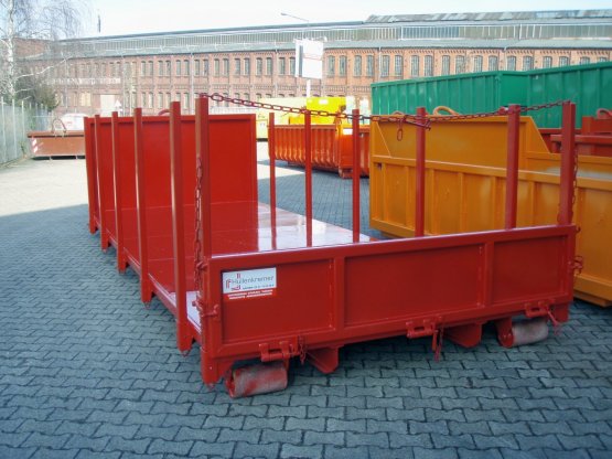 broll-Container-Plattform mit seitlichen Steckrungen, sowie abklapp- und demontierbarer Heckklappe