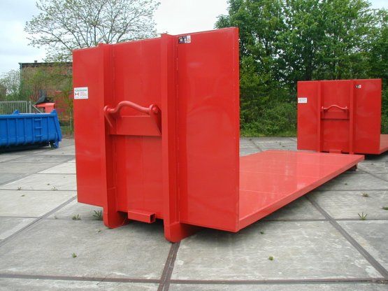 Abroll-Container-Plattform mit hoher Stirnwand
