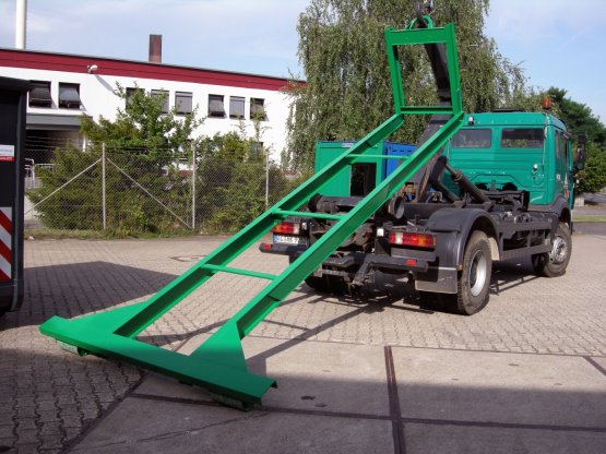 Abroll-Container-Unterrahmen mit fester Rollentraverse