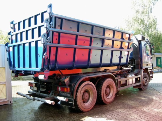 Stapelcontainer 107 ° mit Entleerungsklappe
