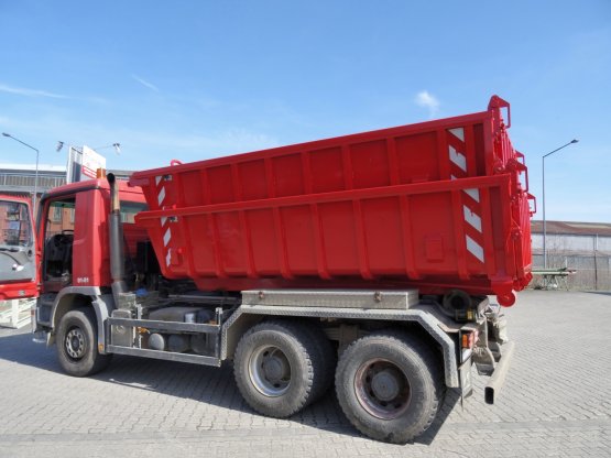 Stapelcontainer 107 ° mit verstärkter Heckklappe