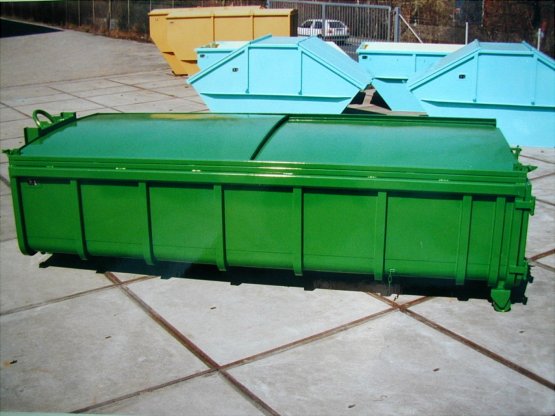 Abrollcontainer mit 2-teiligem Schiebedach