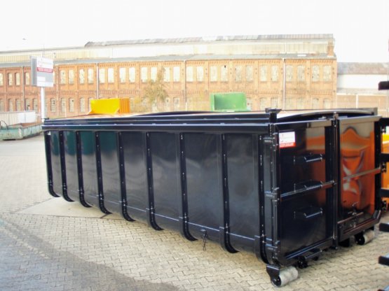 Abrollcontainer mit 2-teiligem Schiebedach