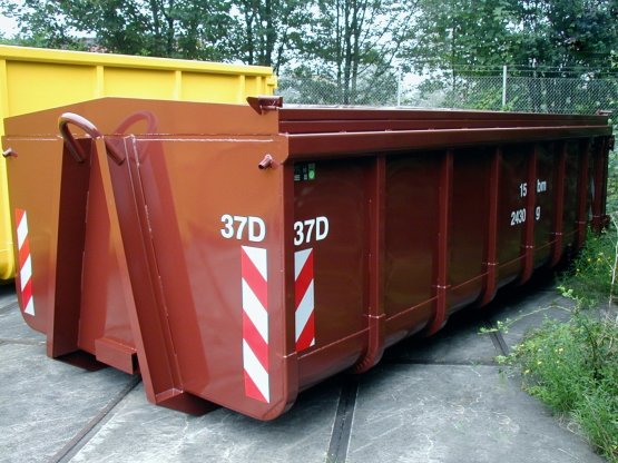 Abrollcontainer mit 2-teiligem Schiebedach