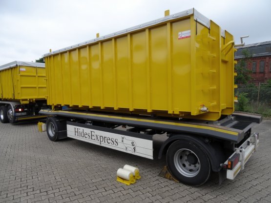 Offener Abroll-Container aus Edelstahlblechen mit flüssigkeitsdichter Entleerungsklappe, Inhalt ca. 22,5 m³