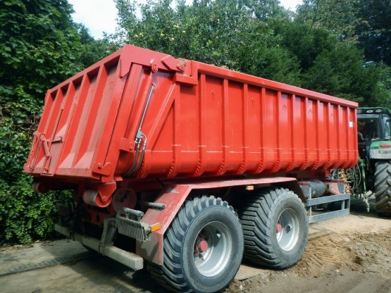 Offener Abroll-Container mit hydraulischer Heckklappe, Inhalt ca. 15 m³
