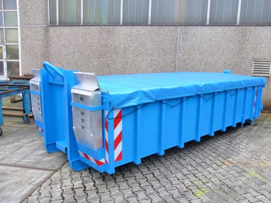 Offener Abroll-Container, Inhalt ca. 11,5 m³, mit Rollplanen-Abdeckung und Alu-Auffahrrampen