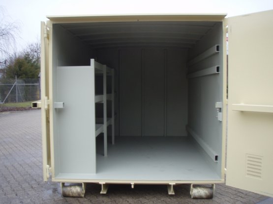 Magazin-Abrollcontainer mit Innenausbau, Trennwand, Seitentür und Fenster, Inhalt ca. 33 m³