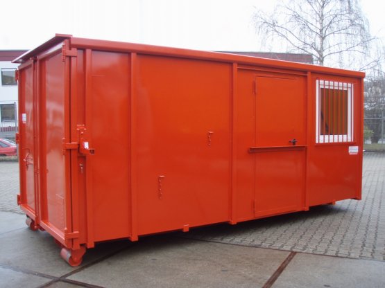Magazin-Abrollcontainer mit Innenausbau, Trennwand, Seitentür und Fenster, Inhalt ca. 28 m³