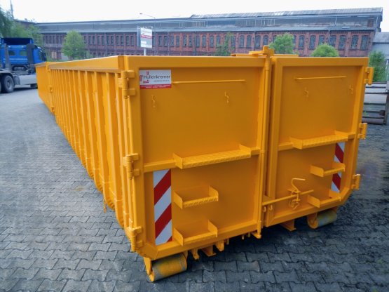 Offener Abrollcontainer mit Doppelflügeltür