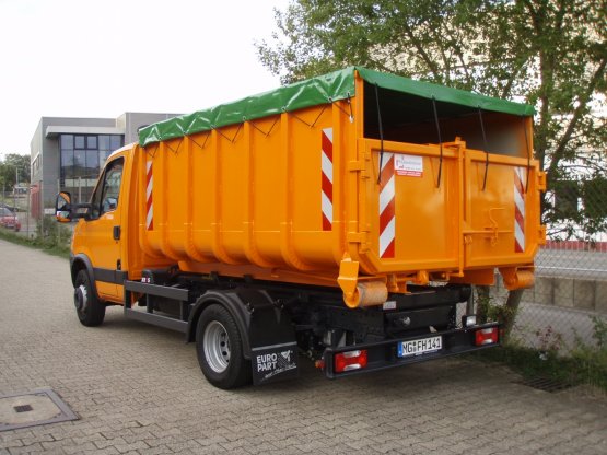 offener City-Container mit Planenabdeckung