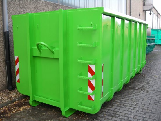 Offener Abrollcontainer mit Doppelflügeltür